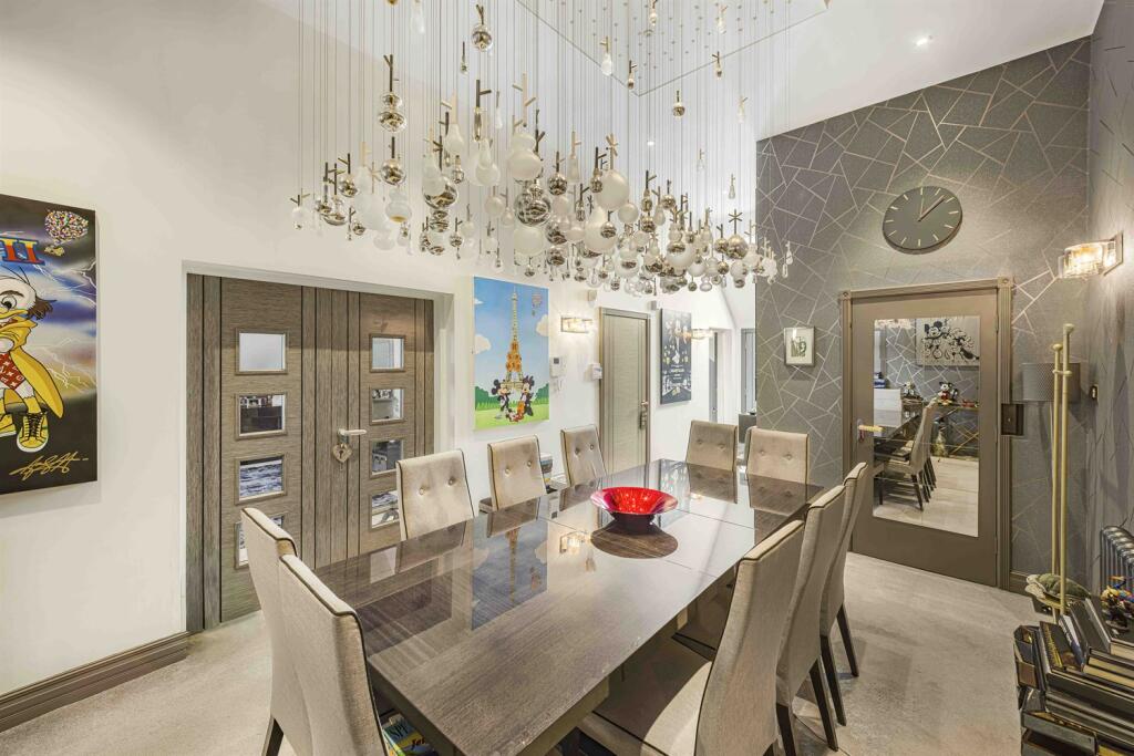 3 bedroom penthouse for sale in The Avenue, Hale, Altrincham, WA15